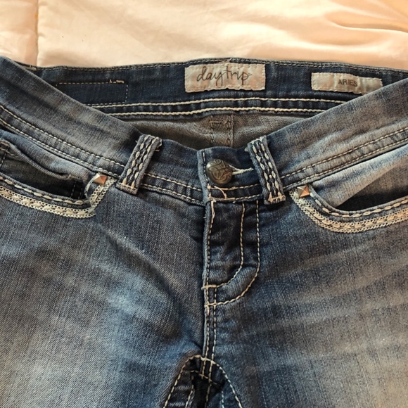 Daytrip Aries Capri Jeans - Picture 2 of 5